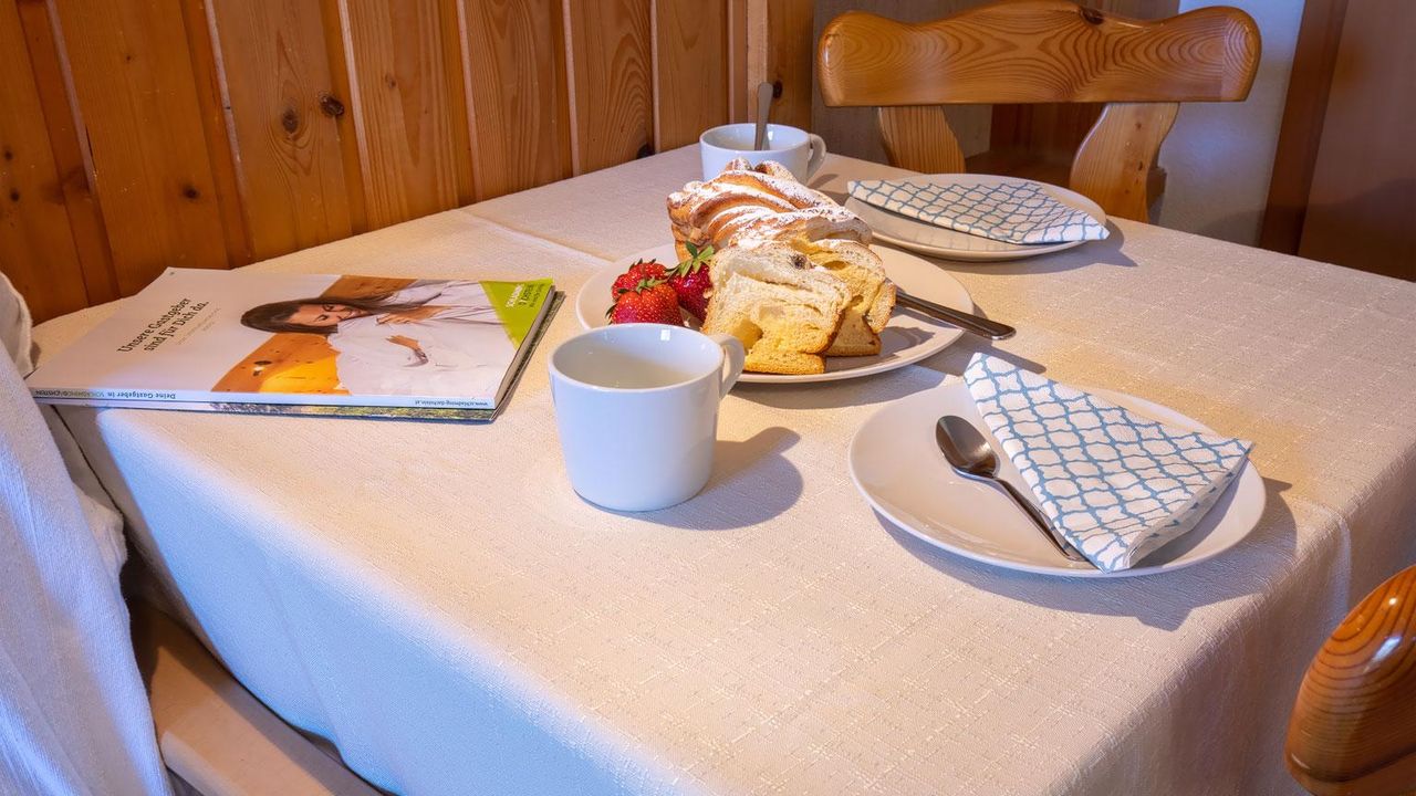 Zimmer Kohlröserl Tisch Zimmer Kohlröserl Tisch